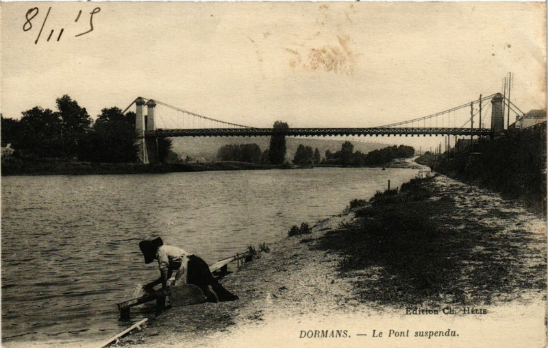 Carte postale ancienne Dormans - Le Pont suspendu à Dormans