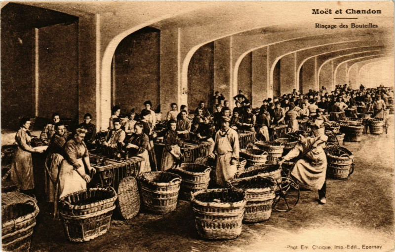 Carte postale ancienne Moet et Chandon