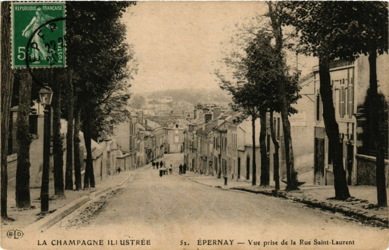 Carte postale ancienne Epernay - Vue prise de la Rue Saint-Laurent à Épernay