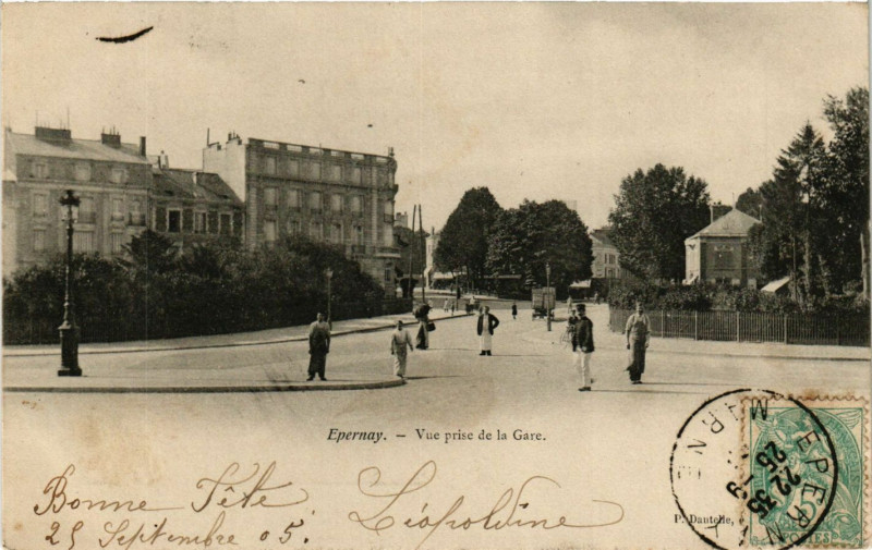 Carte postale ancienne Epernay - Vue prise de la Gare à Épernay