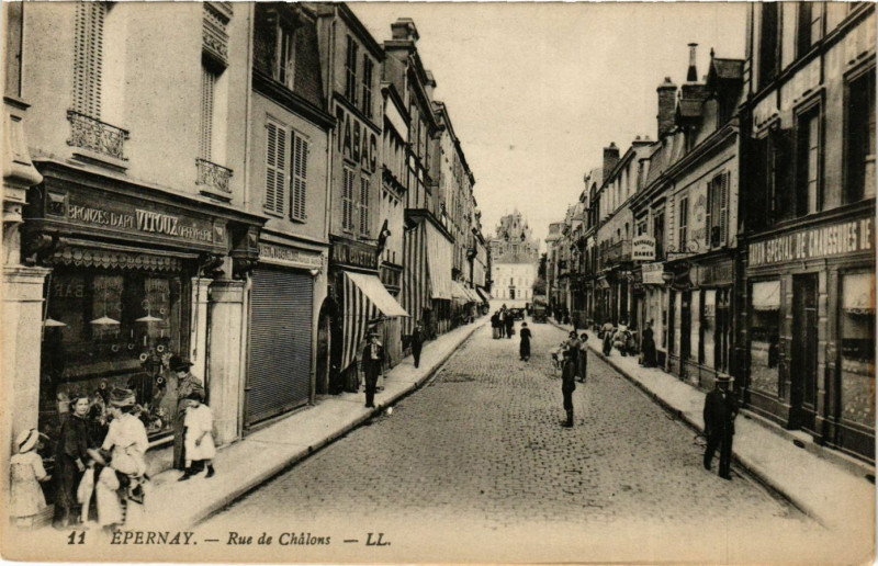 Carte postale ancienne Epernay - Rue de Chalons à Épernay