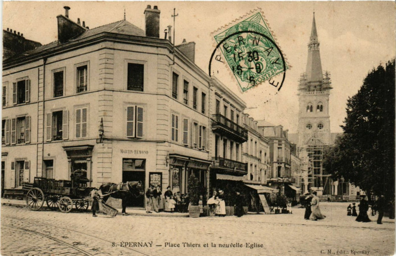 Carte postale ancienne Epernay - Place Thiers à Épernay