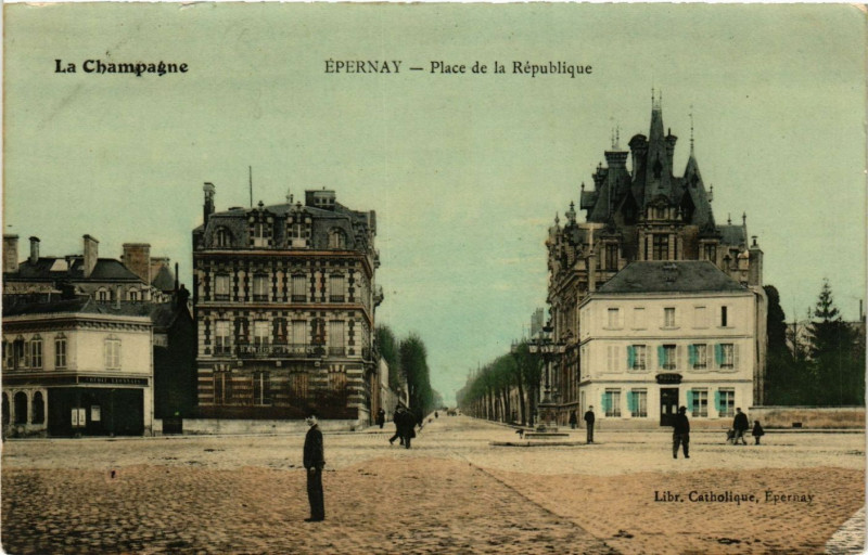 Carte postale ancienne Epernay - Place de la Republique à Épernay