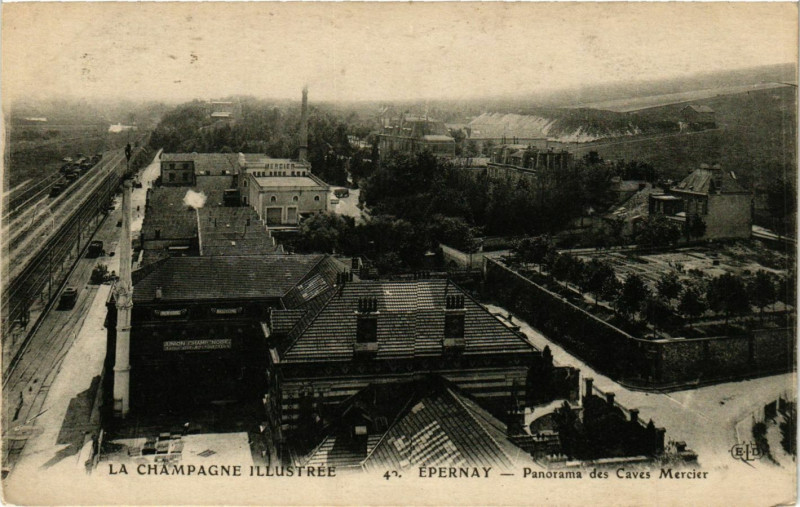 Carte postale ancienne Epernay - Panorama des Caver Mercier à Épernay