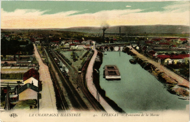 Carte postale ancienne Epernay - Panorama de la Marne à Épernay
