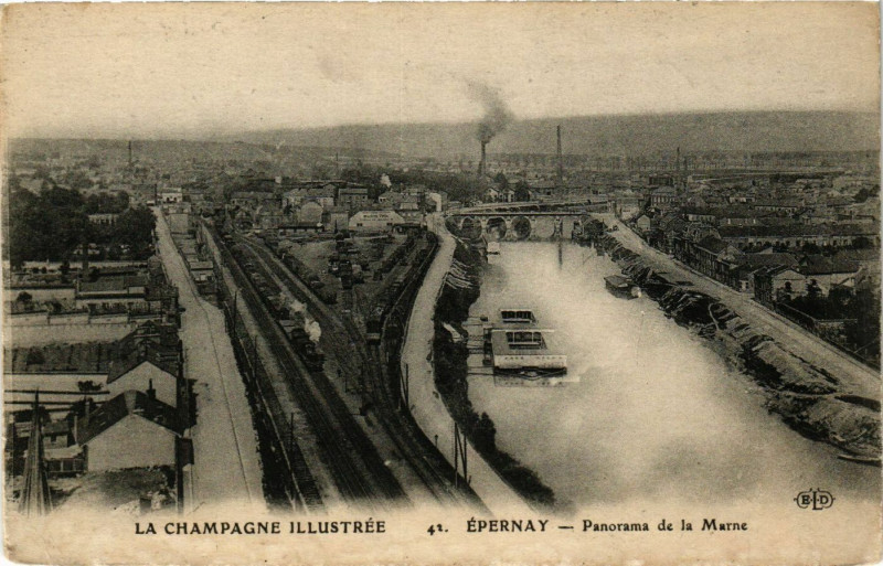 Carte postale ancienne Epernay - Panorama de la Marne à Épernay