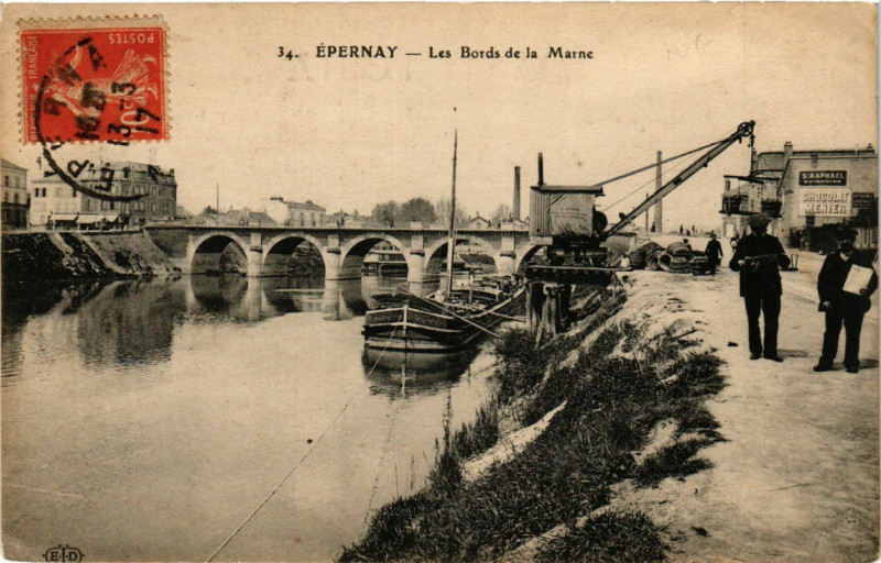 Carte postale ancienne Epernay - Les Bords de la Marne à Épernay
