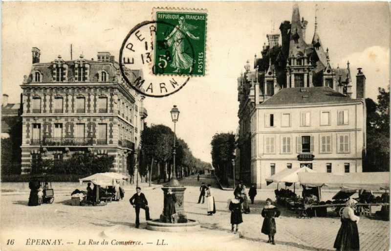 Carte postale ancienne Epernay - La Rue du Commerce à Épernay
