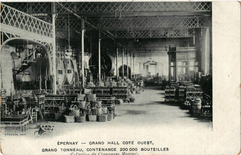 Carte postale ancienne Epernay - Grand Hall à Épernay