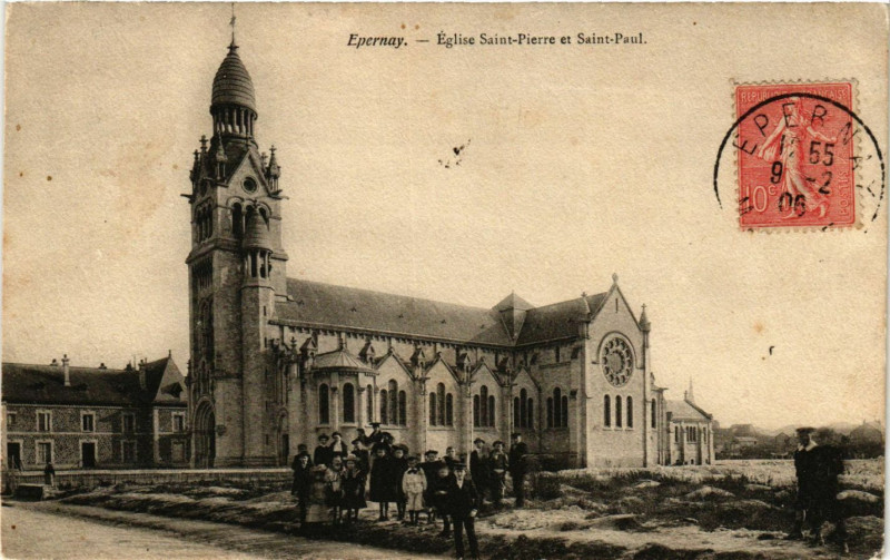 Carte postale ancienne Epernay - Eglise Saint-Pierre à Épernay