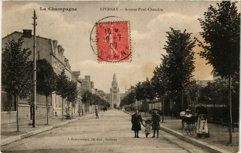 Carte postale ancienne Epernay - Avenue Paul-Chandon à Épernay