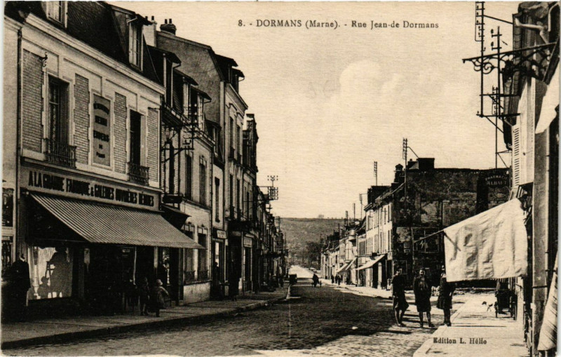 Carte postale ancienne Dormans - Rue Jean de Dormans à Dormans