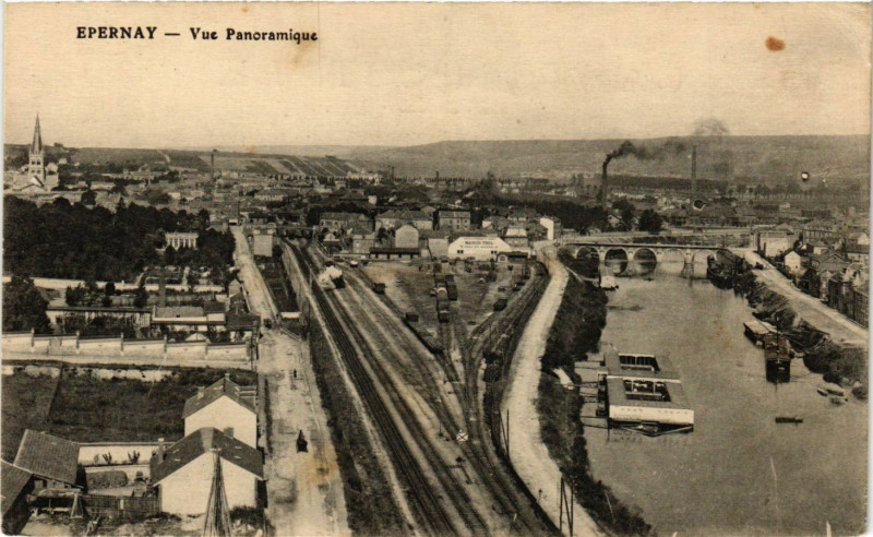 Carte postale ancienne Epernay - Vue panoramique à Épernay
