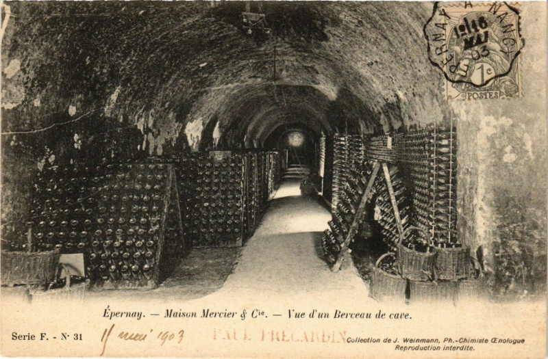 Carte postale ancienne Epernay - Vue d'Un Berceau de cave à Épernay