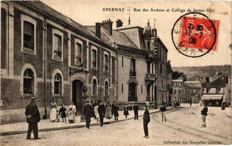 Carte postale ancienne Epernay - Rue des Archers et College de Jeunes filles à Épernay