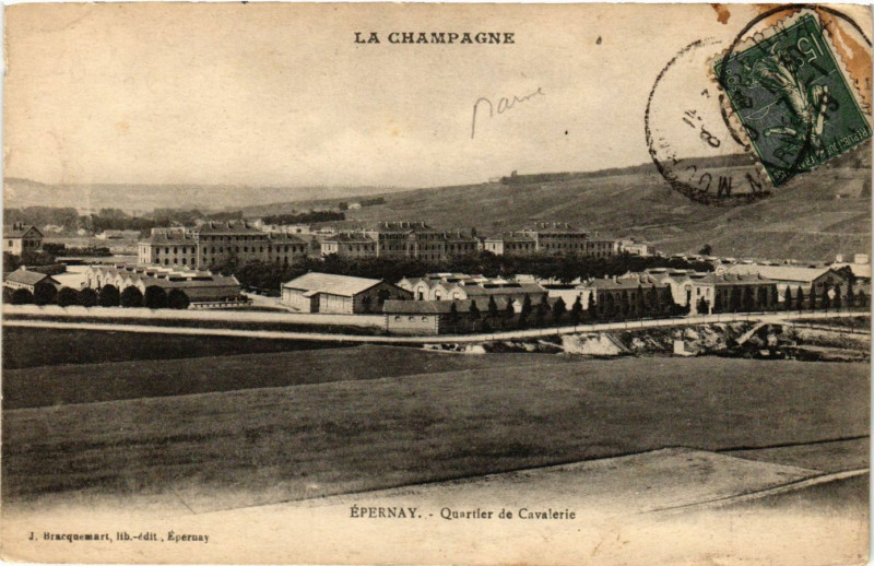 Carte postale ancienne Epernay - Quartier de Cavalerie à Épernay