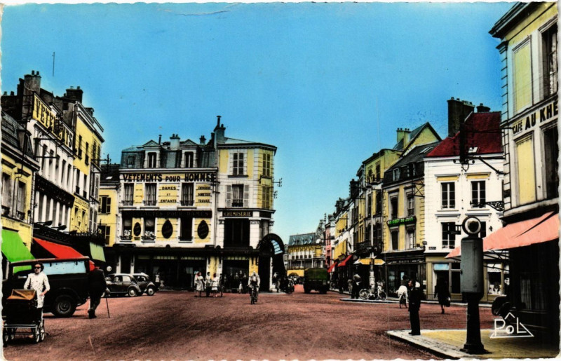 Carte postale ancienne Epernay - Place Auban Moet à Épernay