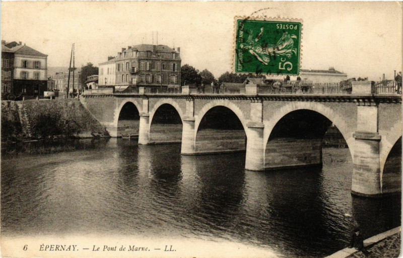 Carte postale ancienne Epernay - Le Pont de Marne à Épernay