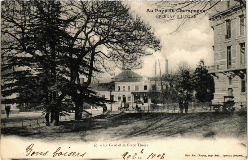 Carte postale ancienne Epernay - La Gare et la Place Thiers à Épernay