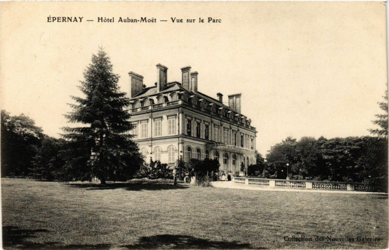 Carte postale ancienne Epernay - Hotel Auban-Moet à Épernay