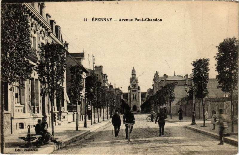 Carte postale ancienne Epernay - Avenue Paul-Chandon à Épernay