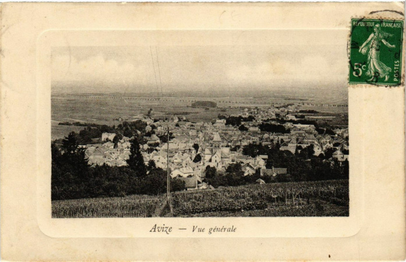 Carte postale ancienne Avize - Vue générale à Avize