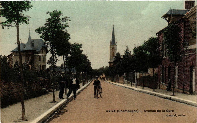 Carte postale ancienne Avize - Avenue de la Gare à Avize