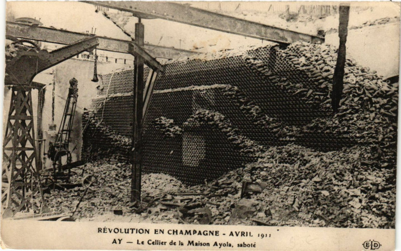Carte postale ancienne Ay - Le Cellier de la Maison