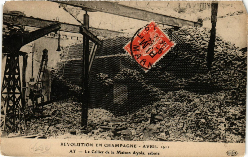 Carte postale ancienne Ay - Le Cellier de la Maison