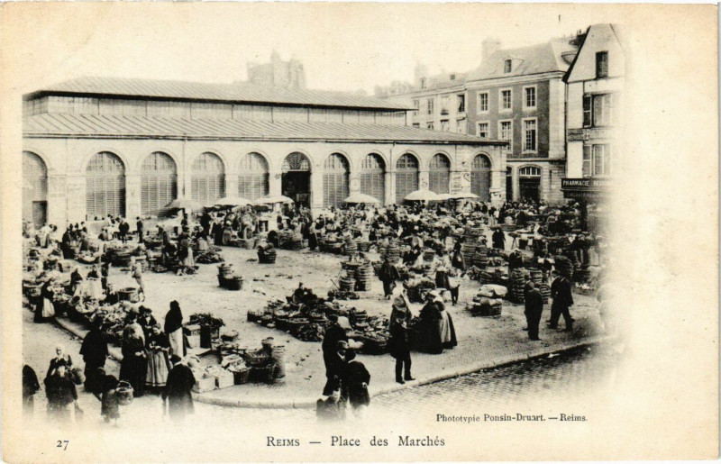 Carte postale ancienne Reims-Place des Marches à Reims