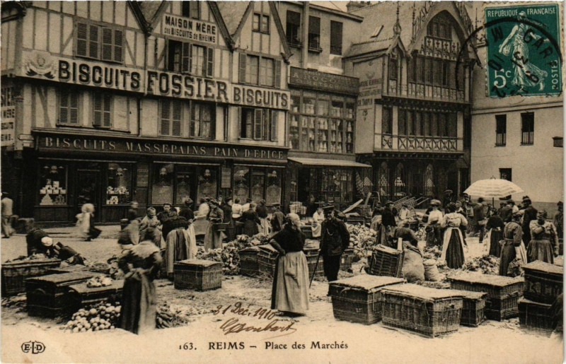 Carte postale ancienne Reims-Place des Marches à Reims