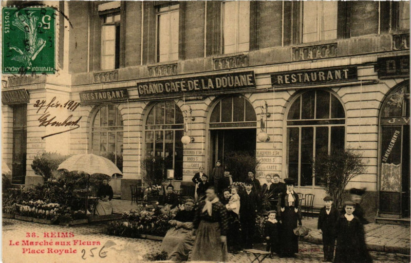 Carte postale ancienne Reims-Le Marché aux Fleurs Place Royale à Reims