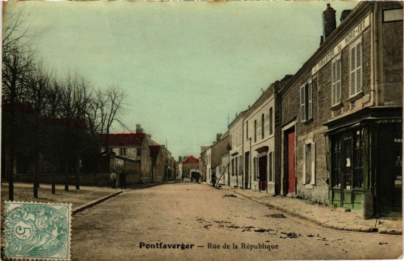 Carte postale ancienne Pontfaverger-Rue de la Republique