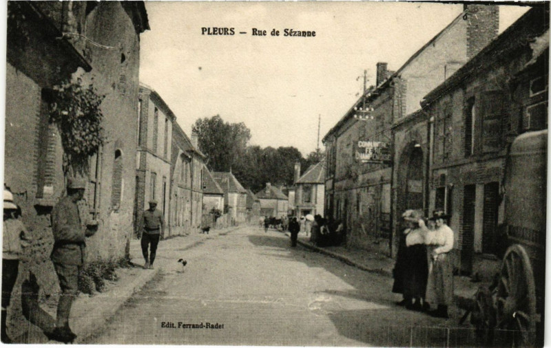 Carte postale ancienne Pleurs-Rue de Sezanne à Sézanne