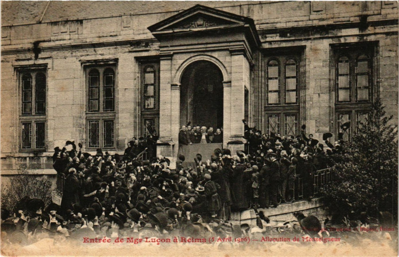 Carte postale ancienne Entrée de Mgr Lucon a Reims Allocution de Monseigneur à Reims