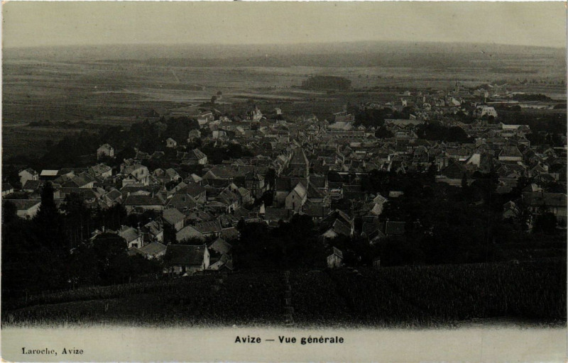Carte postale ancienne Avize - Vue générale à Avize