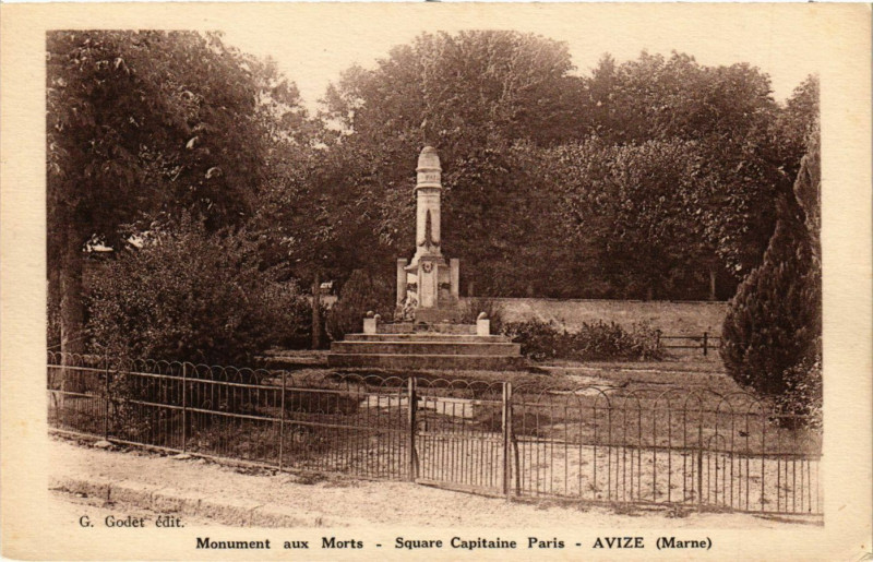 Carte postale ancienne Avize - Monument aux Morts à Avize