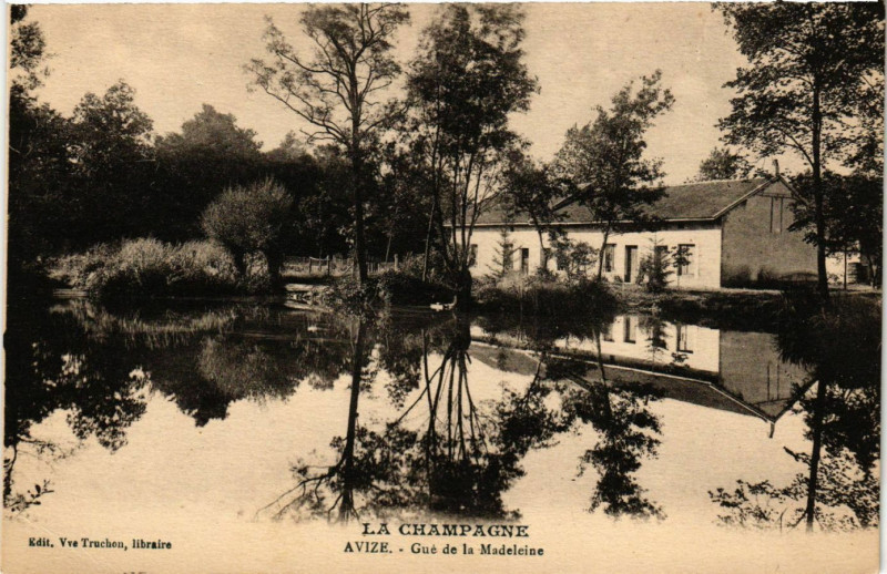 Carte postale ancienne Avize - Gue de la Madeleine à Avize