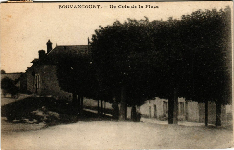 Carte postale ancienne Bouvancourt - Un coin de la Place à Bouvancourt