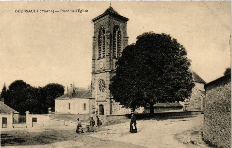 Carte postale ancienne Boursault - Place de l'Eglise à Boursault