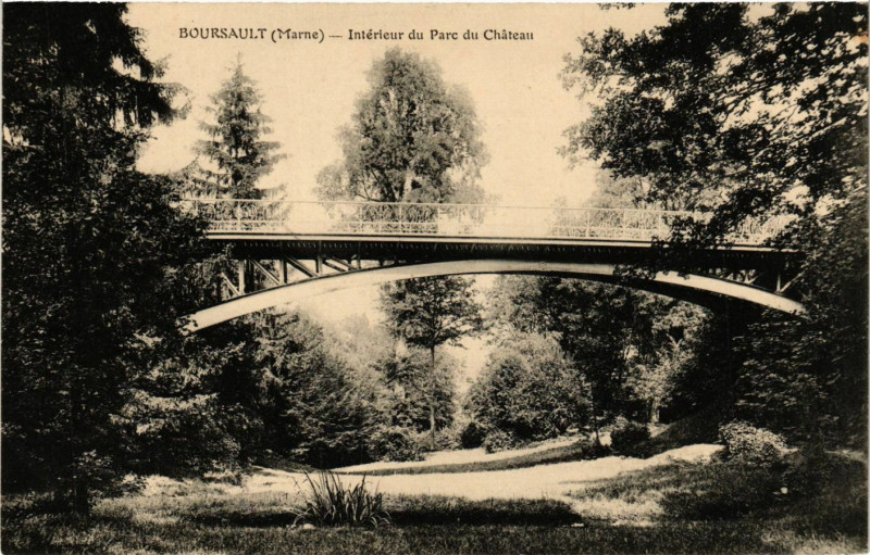 Carte postale ancienne Boursault - Interieur du Parc du Chateau à Boursault