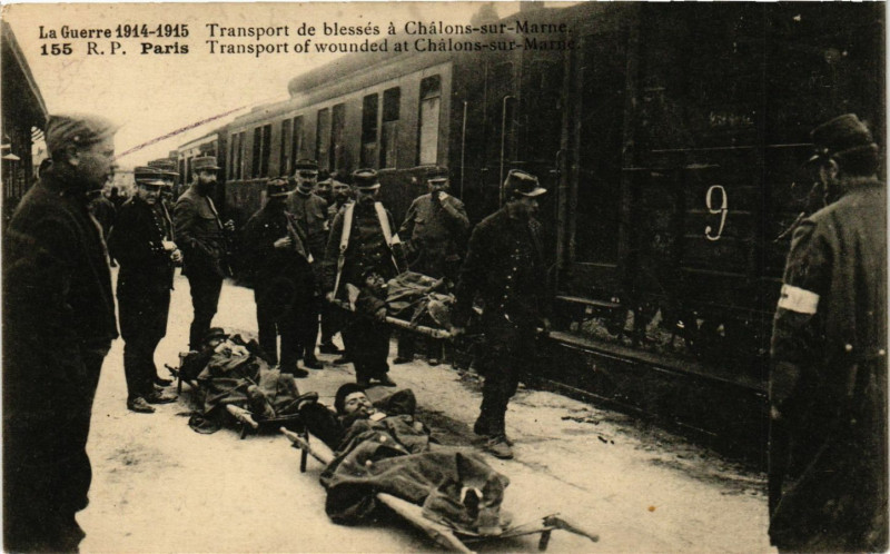 Carte postale ancienne Transport de blesses a Chalons-sur-Marne