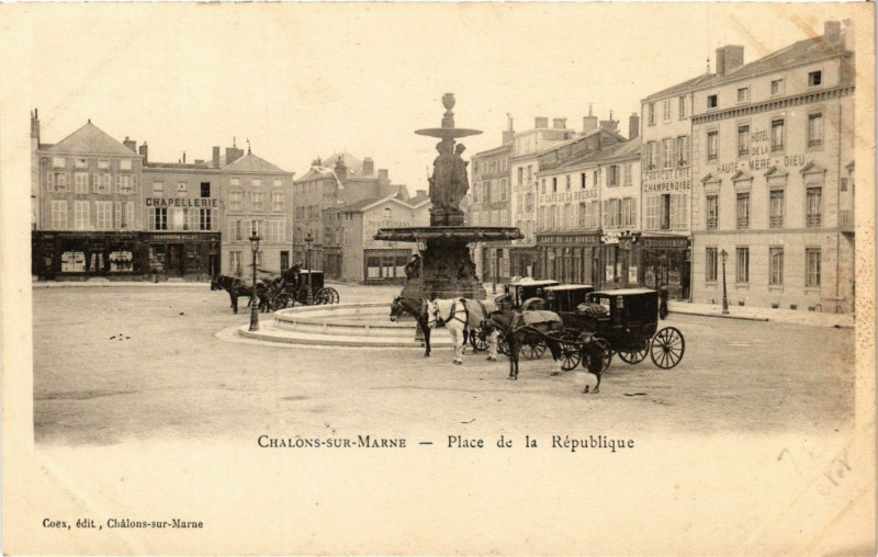 Carte postale ancienne Chalons sur Marne - Place de la Republique