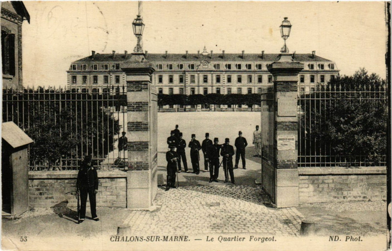 Carte postale ancienne Chalons sur Marne - Le Quartier Forgeot