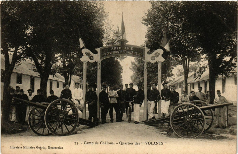 Carte postale ancienne Camp de Chalons - Quartier des Volants