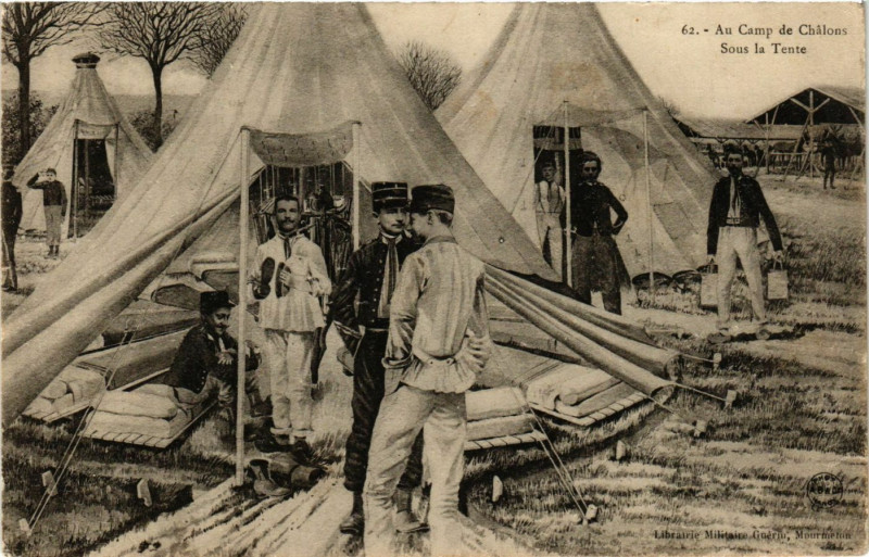 Carte postale ancienne Au Camp de Chalons