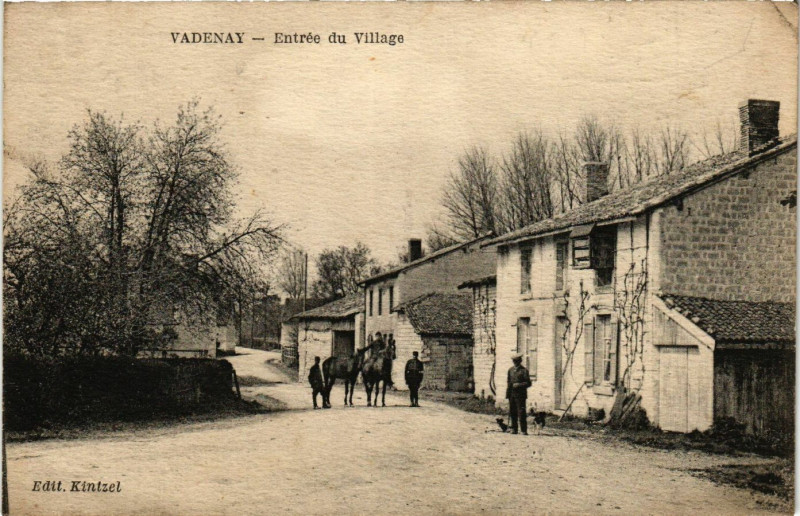 Carte postale ancienne Vadenay-Entrée du Village à Vadenay