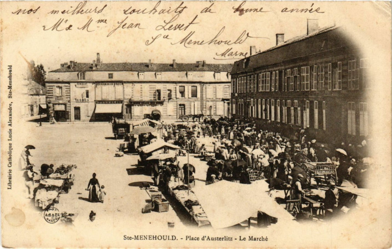 Carte postale ancienne Sainte-Menehould Place d'Austerlitz-Le Marché à Sainte-Menehould