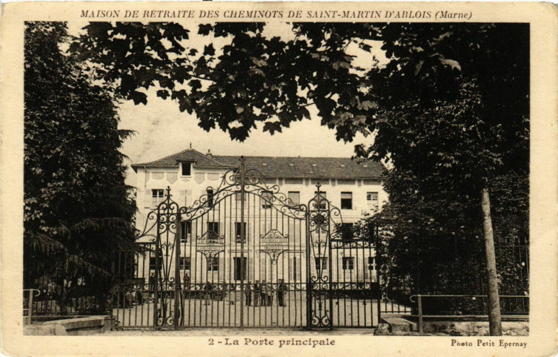 Carte postale ancienne Saint-Martin d'Ablois La Porte principale à Saint-Martin-d'Ablois