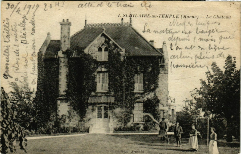 Carte postale ancienne Saint-Hilaire au Temple Le Chateau à Saint-Hilaire-au-Temple